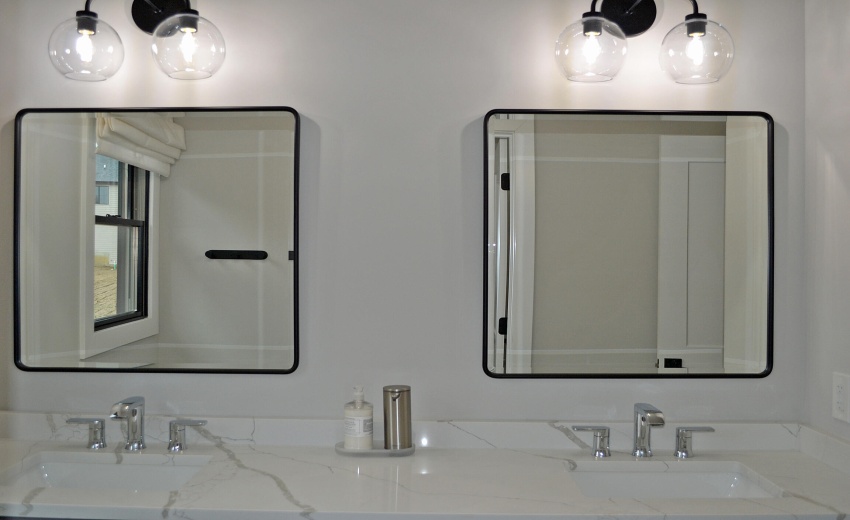 HALL FULL BATH DOUBLE VANITIES