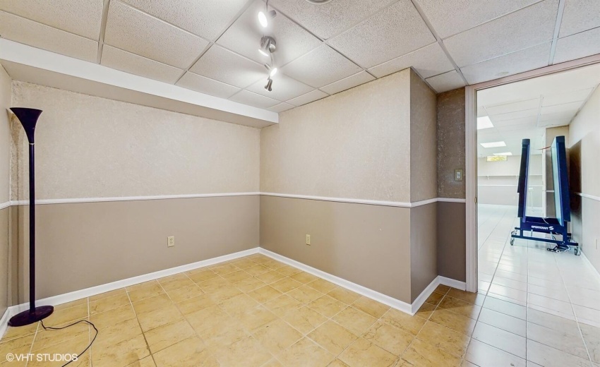 32_8844Oakwood_2032_Large