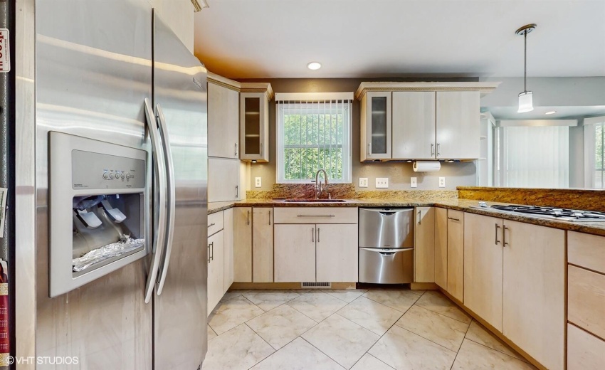 11_8844Oakwood_2011_Large