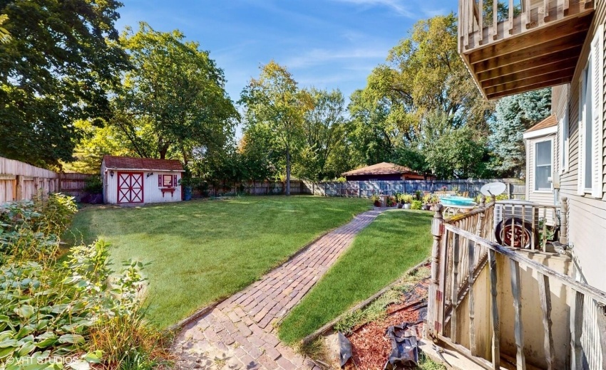 47_8844Oakwood_900001_Large