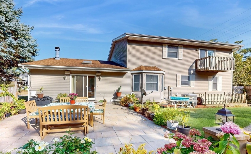 48_8844Oakwood_900002_Large