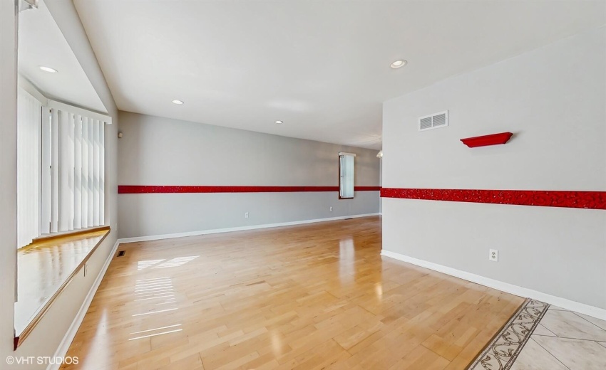 13_8844Oakwood_2013_Large