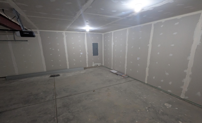 PXL_20260417_213747445