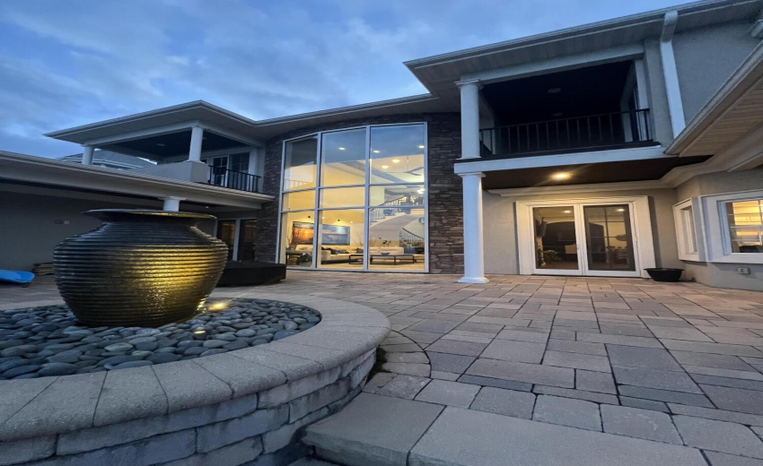 Back of house (lakeside)