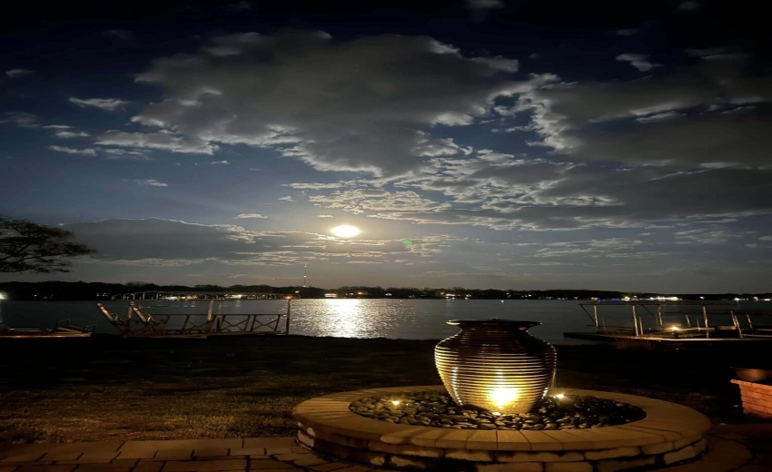 Back of house (lakeside)