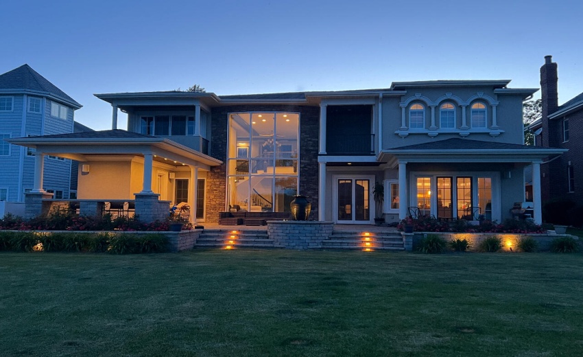 Back of house (lakeside)