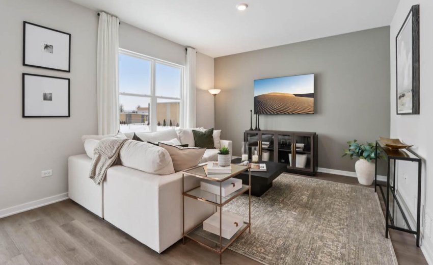 6-web-or-mls-Old Castle Rd-S0201-006