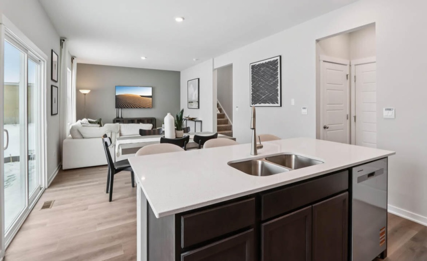 11-web-or-mls-Old Castle Rd-S0201-011