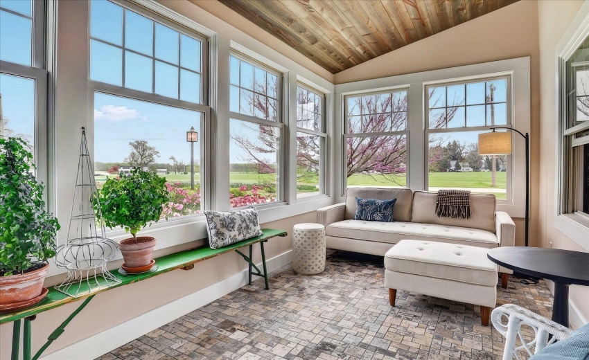 19-456-E-650-S-WindowStill