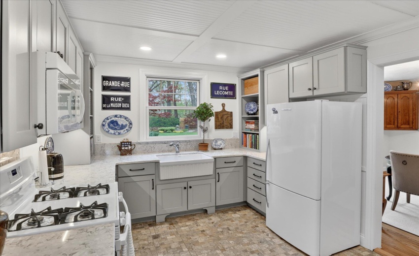 16-456-E-650-S-WindowStill