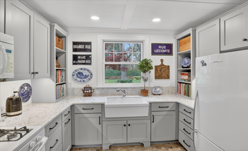 15-456-E-650-S-WindowStill