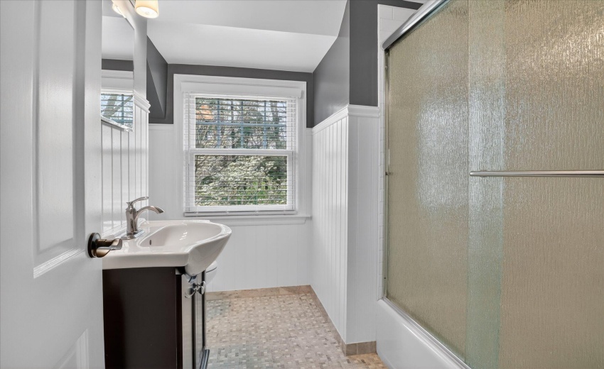 31-456-E-650-S-WindowStill