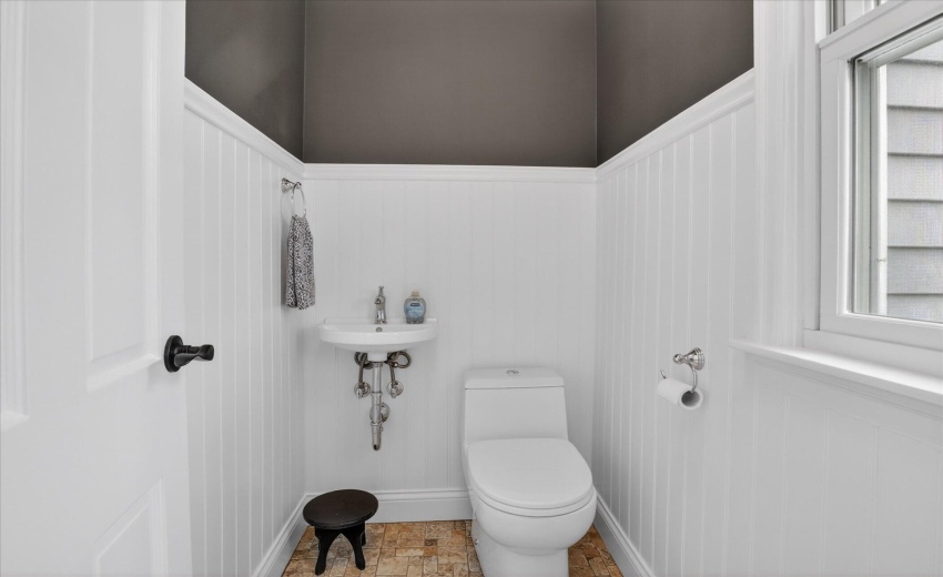 32-456-E-650-S-WindowStill