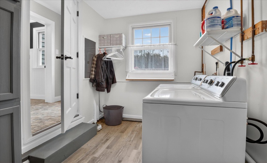 33-456-E-650-S-WindowStill