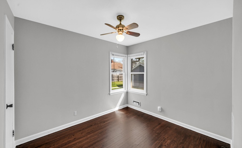 Bedroom 3 also with extra windows!