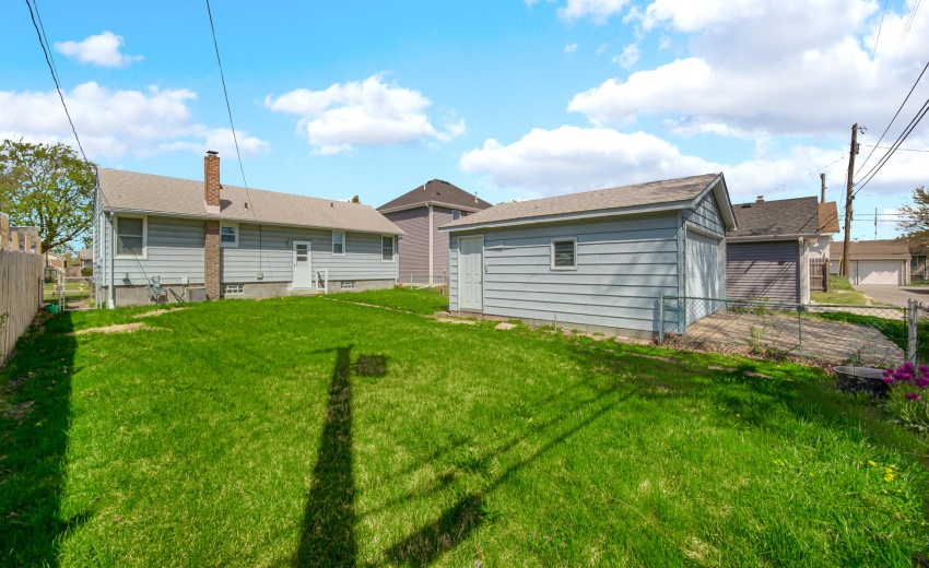 Huge Backyard, Garage Built 1994!