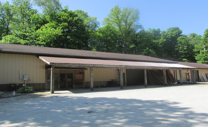 Covered porch area