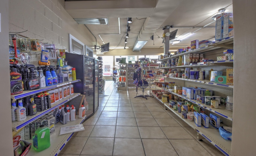 IMG_0694_5_6_7_8_9Interior 3
