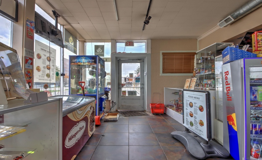 IMG_0682_3_4_5_6_7Interior 3