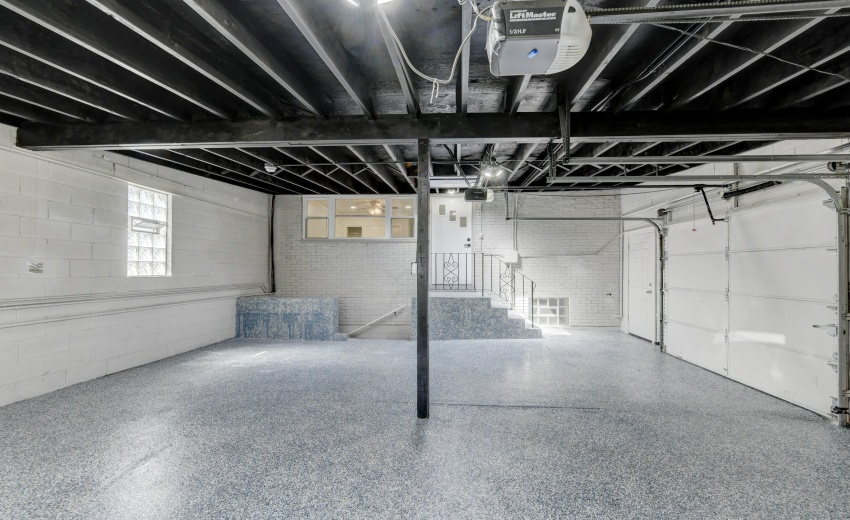 6525 Kennedy-21