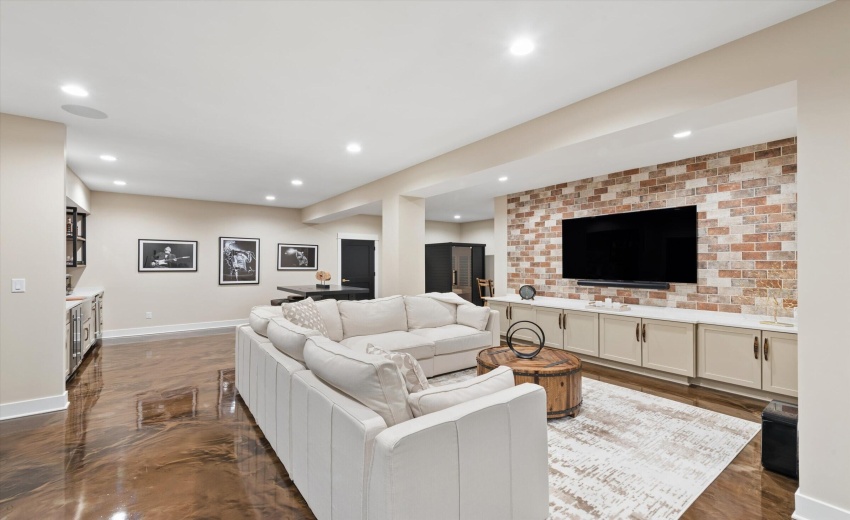 25-Family Room