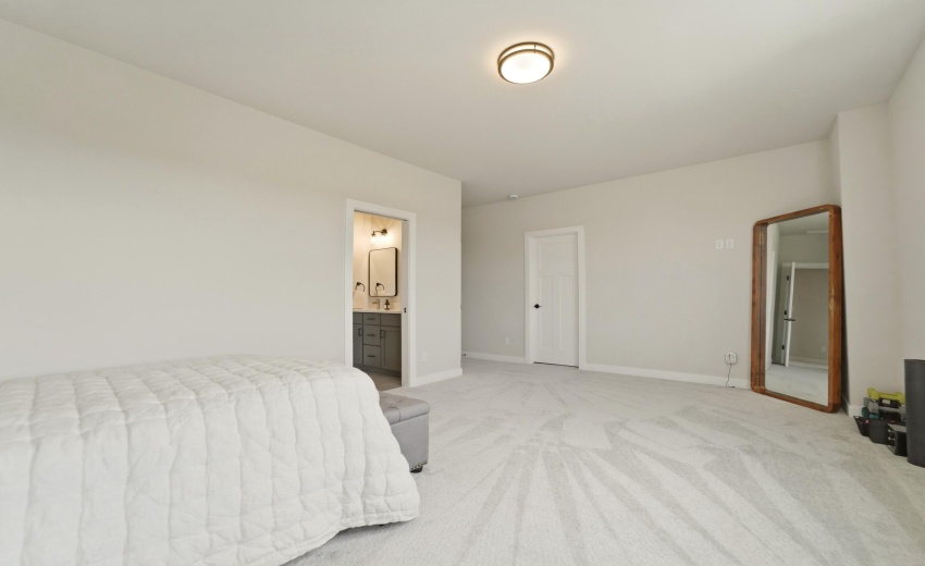 2nd Bedroom with Jack-n-Jill Bathroom