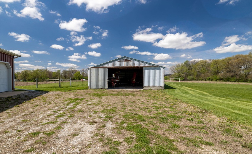 White barn 32 x64