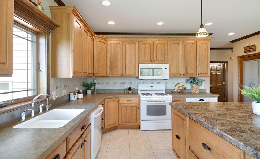 Expansive cabinets