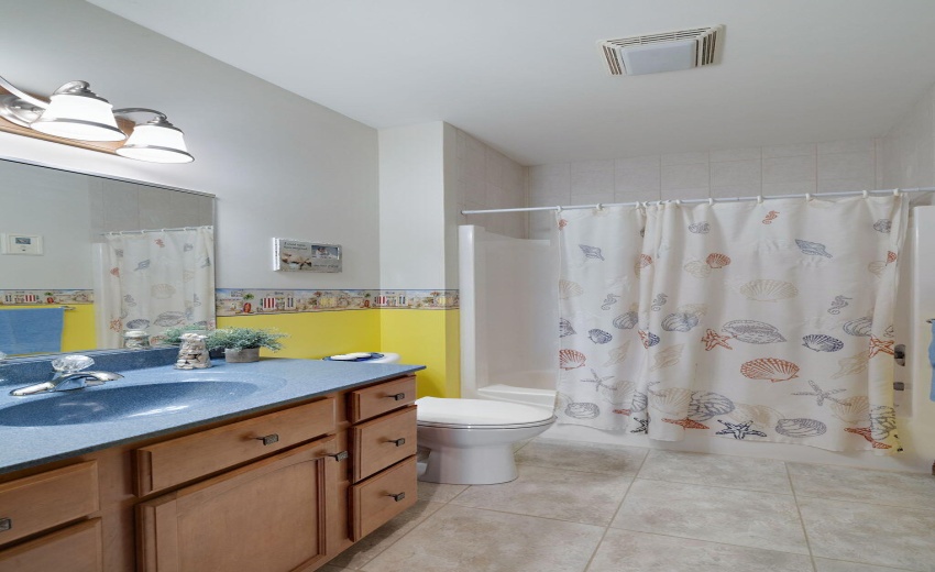 Main floor full bath