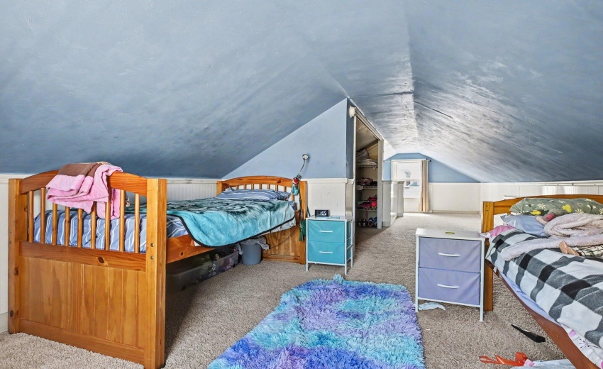 Bed 3 - Upper