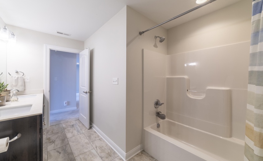 PHallBathTalus0068
