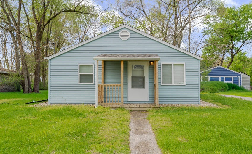 Welcome home to 5227 Bell Ave