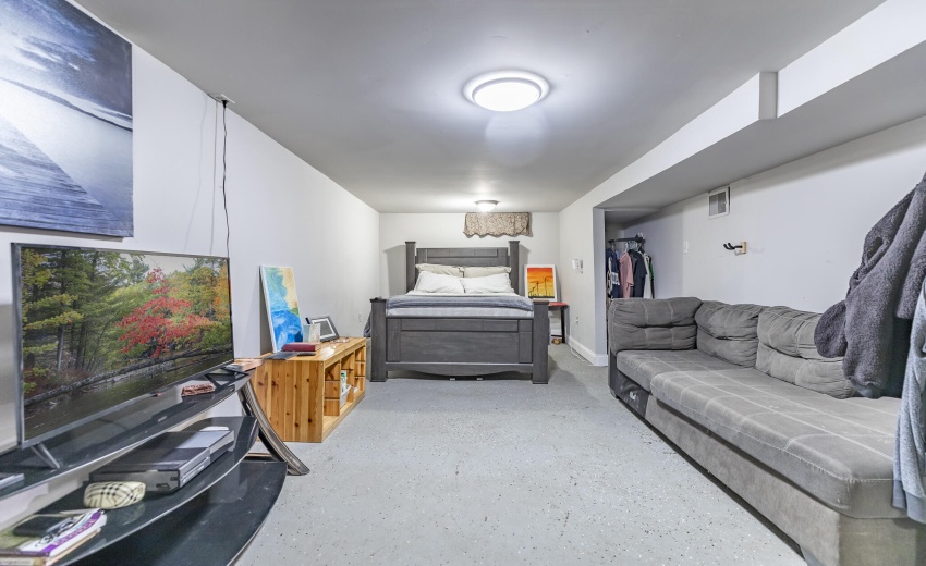 745 Porter St-17