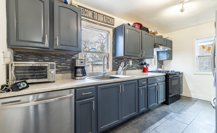 745 Porter St-9