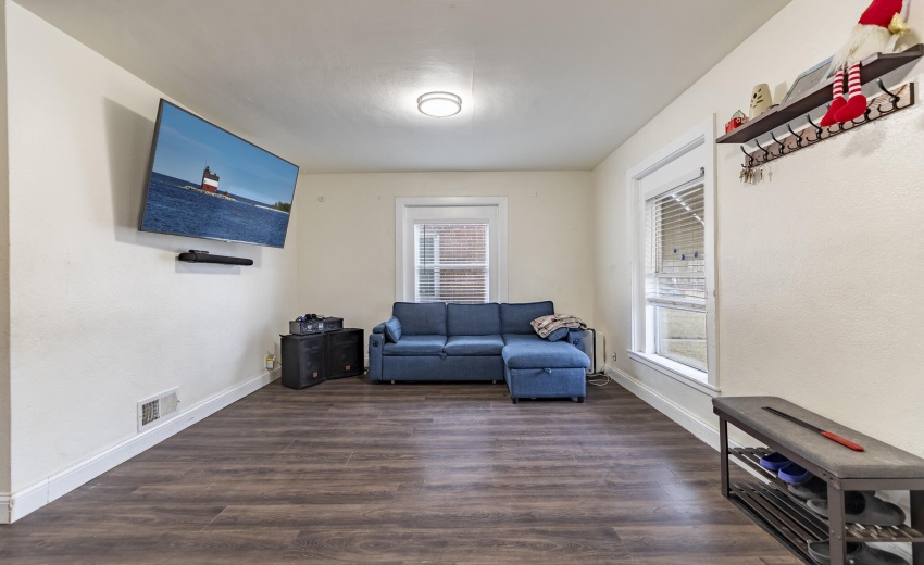 745 Porter St-8