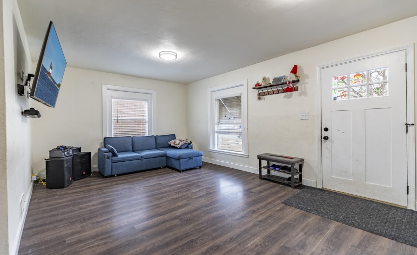 745 Porter St-7