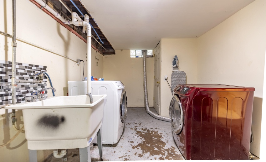 745 Porter St-21