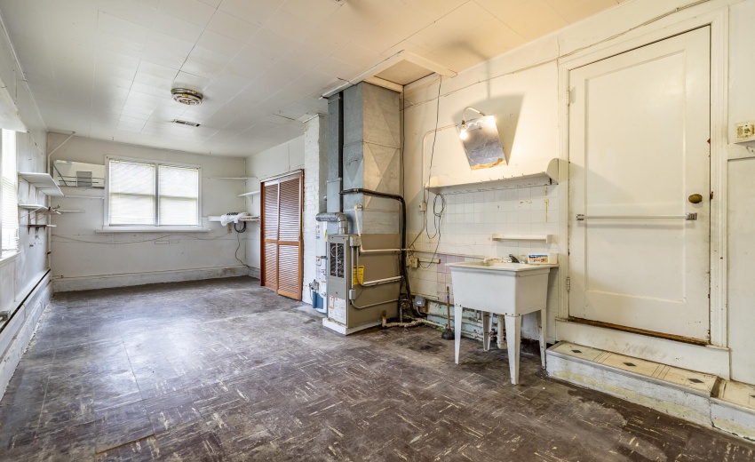 2392 Wheeler St-20