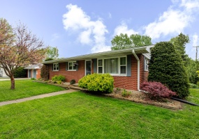 401 15th Street, Chesterton, Indiana, 3 Bedrooms Bedrooms, 7 Rooms Rooms,2 BathroomsBathrooms,Residential,For Sale,15th,NRA837941