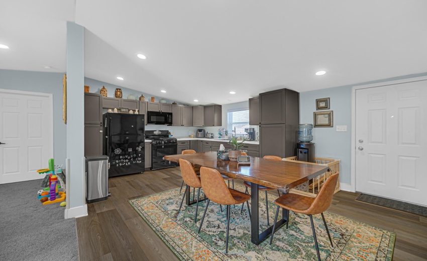 Eat-in Kitchen