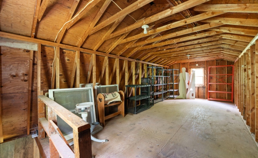 2nd story loft!