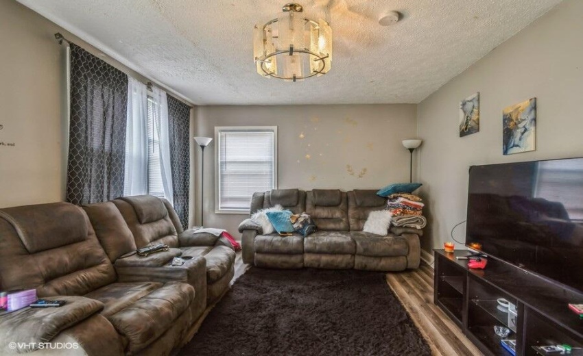 04_639IllinoisSt_1_LivingRoom_Small