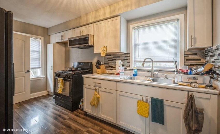 05_639IllinoisSt_5_Kitchen_Small