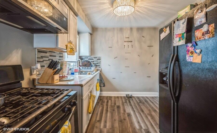 06_639IllinoisSt_177001_Kitchen_Small