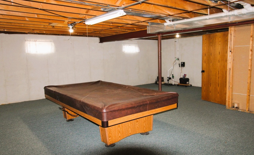 basement pool table