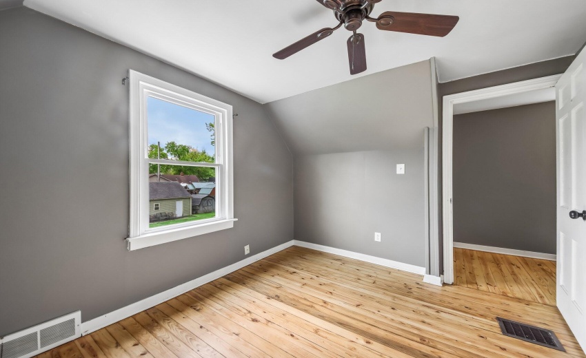 22-web-or-mls-Sycamore St-S3004-022