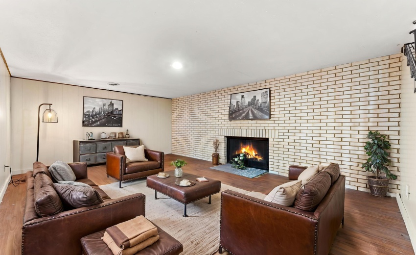 19-web-or-mls-DSC01796 - Living Room - I