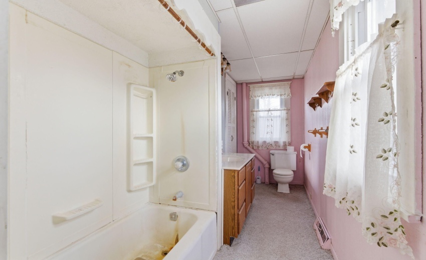 Full Bathroom Main