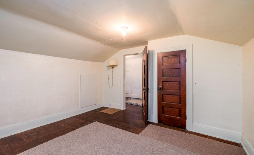 602 E State St Morocco-19