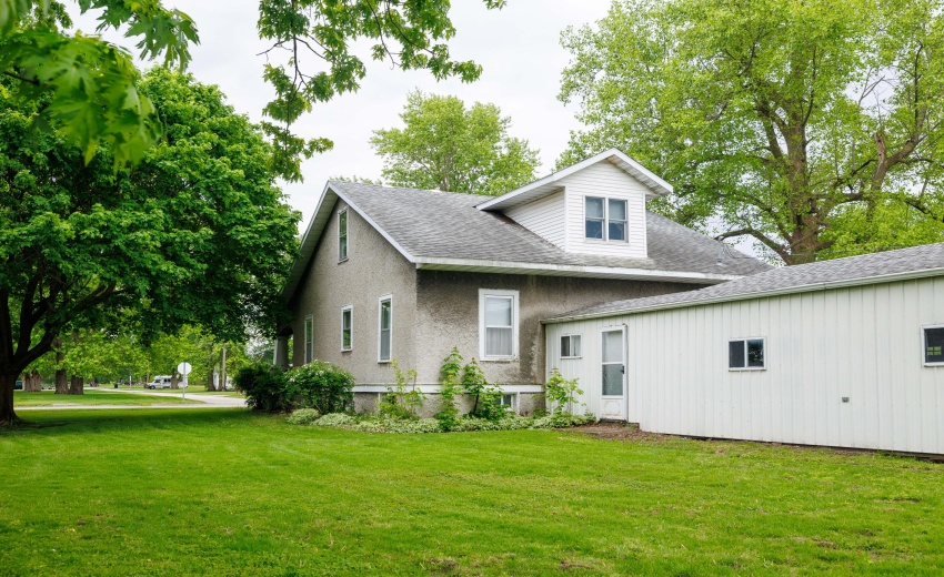 602 E State St Morocco-33